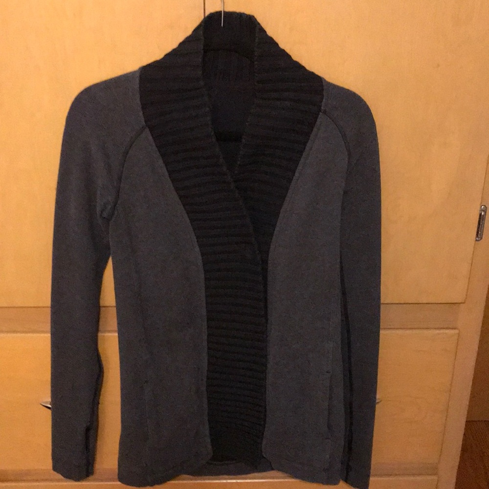 Women’s LULULEMON JACKET GRAY/BLACK SIZE2/4